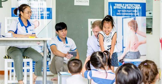 TẦM SOÁT CỘT SỐNG CHO CÁC BÉ TẠI TRƯỜNG QUỐC TẾ ANNE HILL