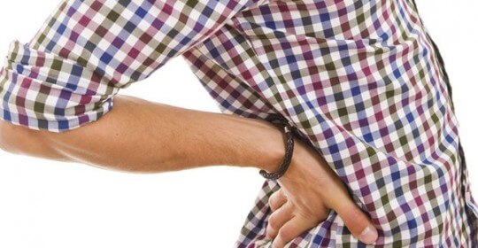 Tác hại của việc để ví tiền ở túi quần sau