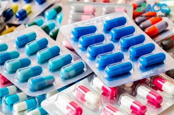 dùng thuốc giảm đau trị thoái hóa