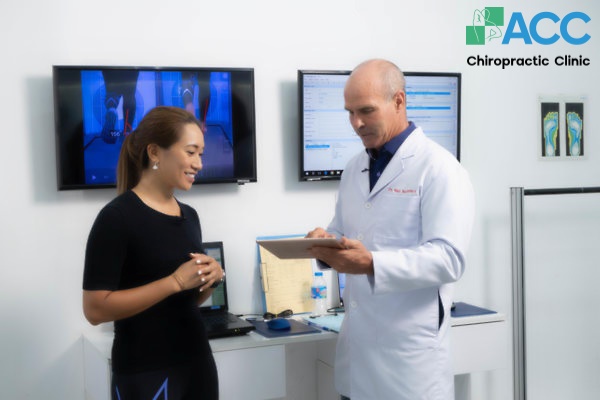 thoái hóa cột sống lưng có nên đi bộ