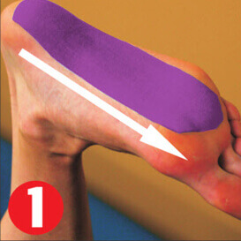 Dán băng dán cơ ở gót chân và kéo đến phần xương khớp ngón chân