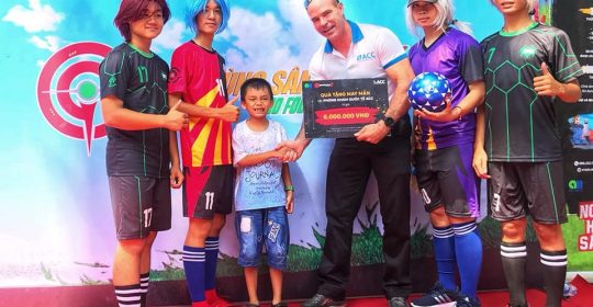 ĐÔI CHÂN KHỎE MẠNH – ƯƠM MẦM CHO NHỮNG “NGƯỜI HÙNG SÂN CỎ” TƯƠNG LAI