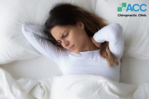 ngủ dậy bị đau cổ
