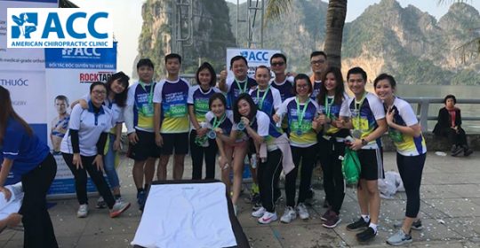 Bác sĩ Wade chia sẻ 4 bài tập chữa đau vai gáy trên báo Zing News