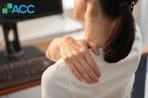 bị đau cổ bên trái