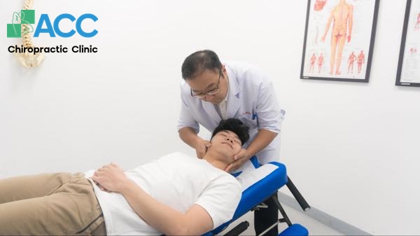 đau cổ bên trái là bệnh gì