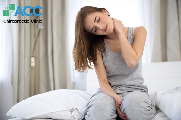 đau gáy bên trái