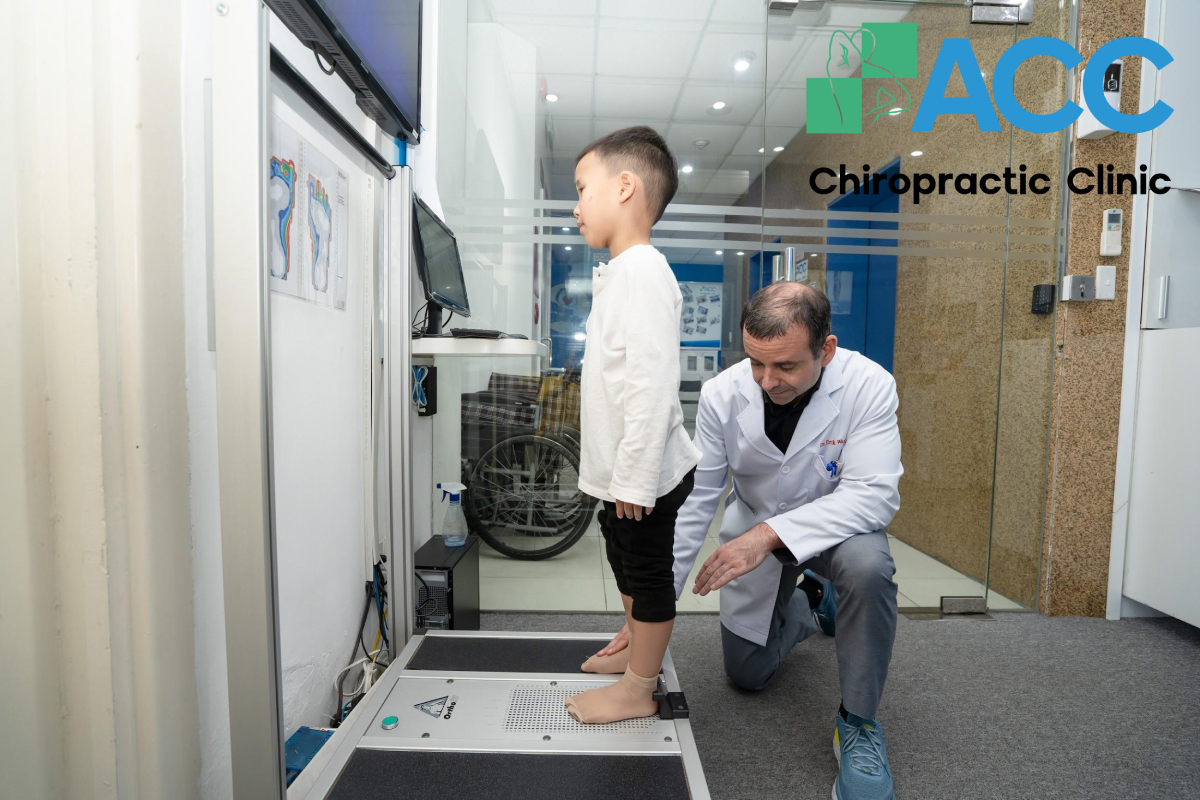 Dáng đi chân vòng kiềng có khắc phục được không? 