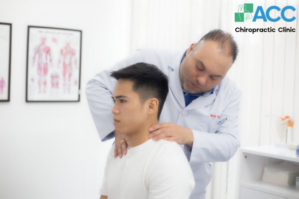 đau gáy bên phải