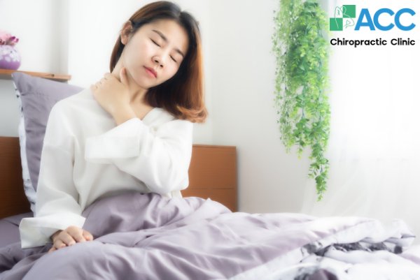 đau nửa đầu sau gáy bên phải
