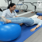 tập vật lý trị liệu thoát vị đĩa đệm với dụng cụ hỗ trợ