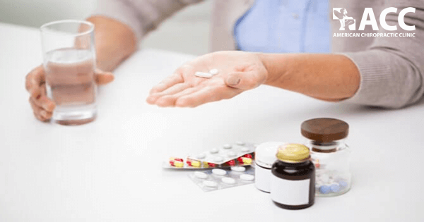 Có bao nhiêu nhóm thuốc được sử dụng trong điều trị đau mỏi vai gáy?
