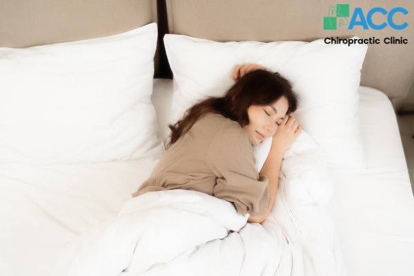 đau cổ không xoay được