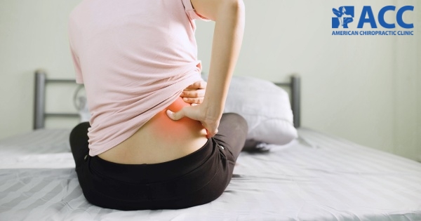 Nguyên nhân và triệu chứng chính khi bị đau lưng bên phải là gì?
