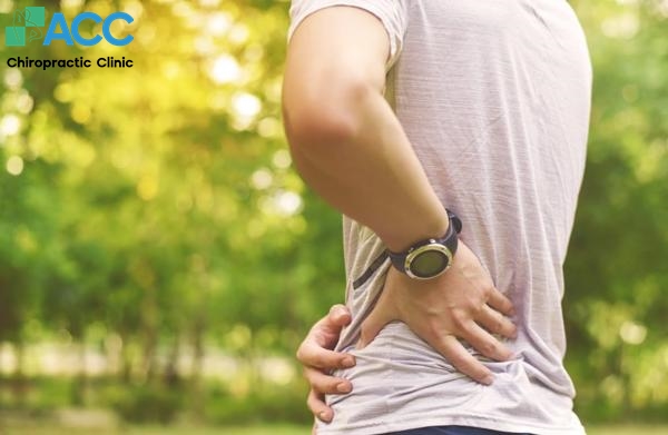 đau sau lưng bên trái gần eo