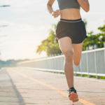 Chạy quá sức là nguyên nhân dẫn đến đau gót chân khi chạy bộ