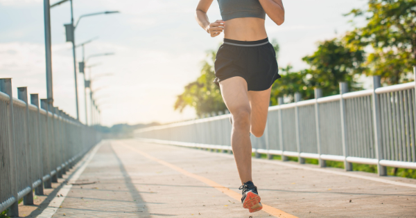 Chạy quá sức là nguyên nhân dẫn đến đau gót chân khi chạy bộ