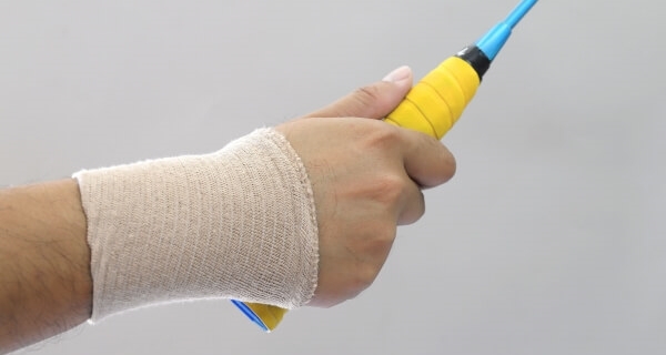 Chấn thương cổ tay khi chơi cầu lông