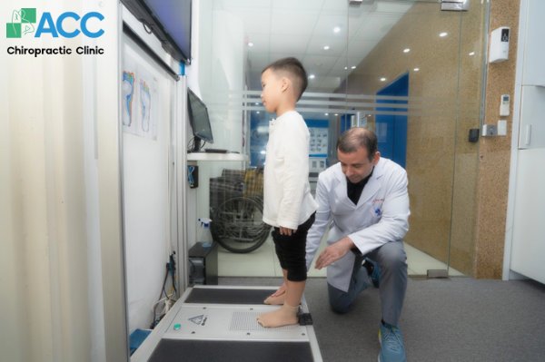 trẻ bị đau nhức chân về đêm