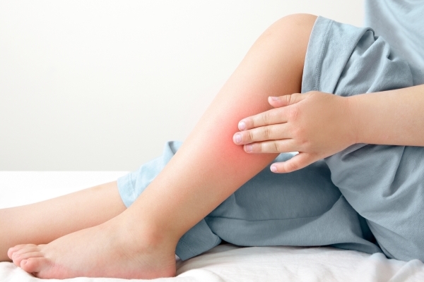 Trẻ bị đau nhức chân về đêm do cơn đau tăng trưởng