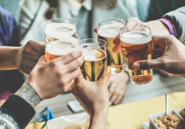 Rượu bia làm tăng áp lực cột sống