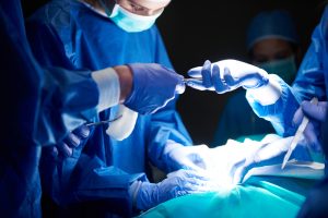Phẫu thuật giúp giảm chèn ép lên dây thần kinh tuy nhiên không giúp phục hồi hoàn toàn