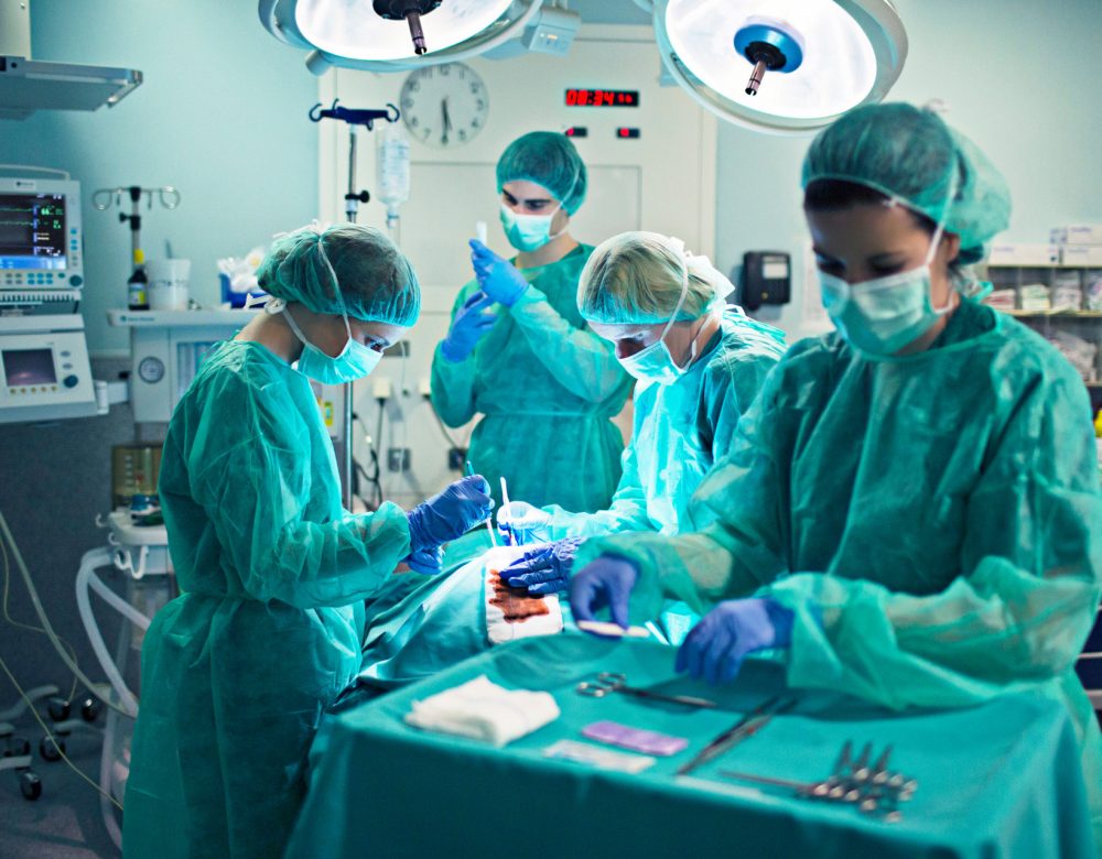 Phẫu thuật được xem như phương án cuối cùng của bệnh nhân thoái hóa cột sống cổ
