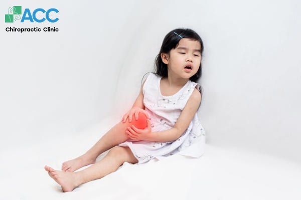 bé đau bàn chân không rõ nguyên nhân