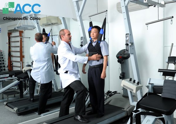 đau 2 bên sườn sau lưng