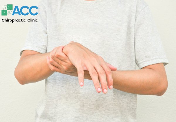 cách điều trị tê tay khi ngủ