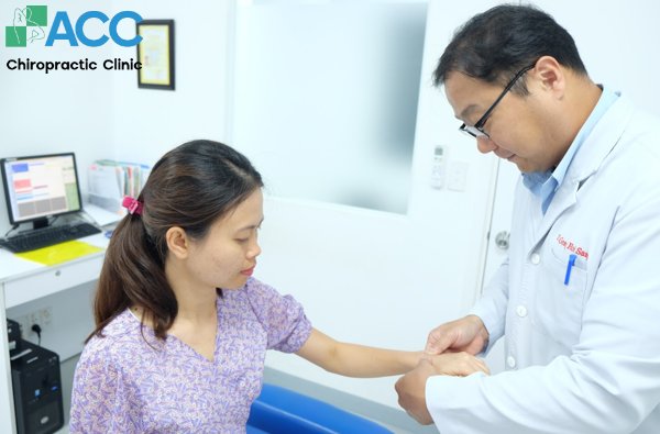 tê tay khi ngủ dậy