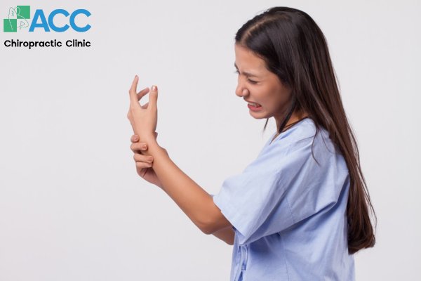 tê tay khi ngủ là dấu hiệu của bệnh gì