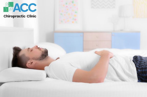 tư thế ngủ cho người đau lưng