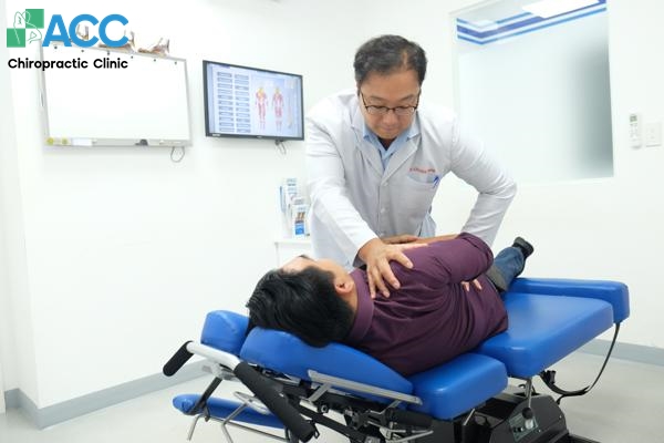 bẻ khớp lưng có tốt không