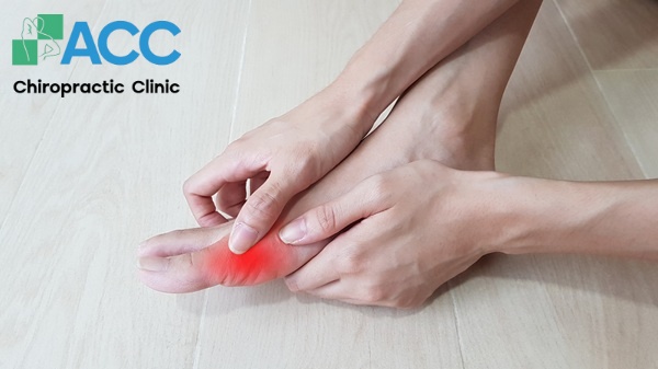 ngón chân cái bị đau
