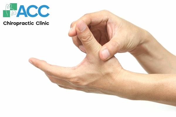 cách trị ngón tay cò súng