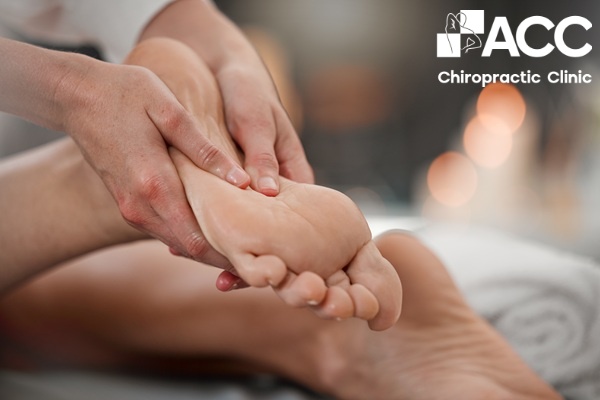 sáng ngủ dậy bị đau lòng bàn chân