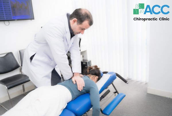 đau sau lưng bên phải dưới bả vai