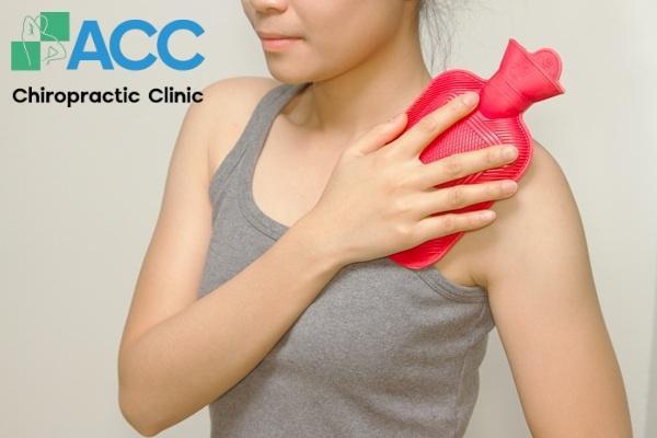 xoay khớp vai kêu lục cục
