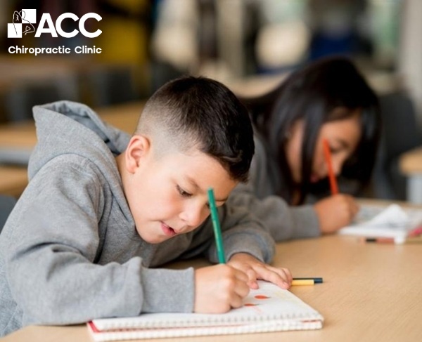 cong vẹo cột sống học đường