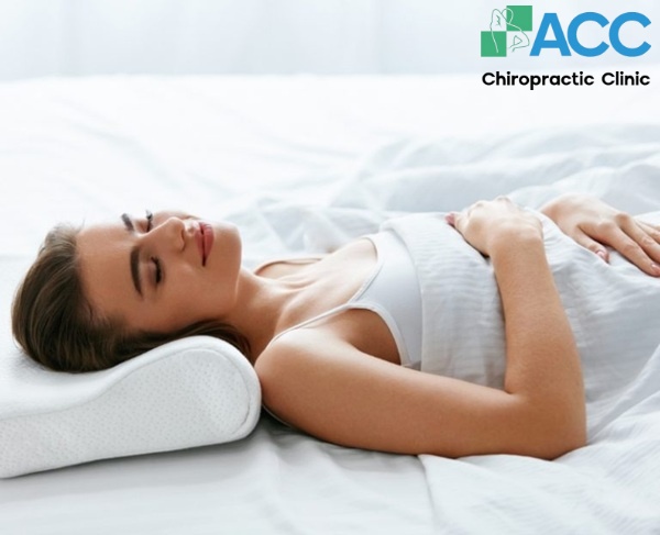 tư thế ngủ hỗ trợ cong vẹo cột sống