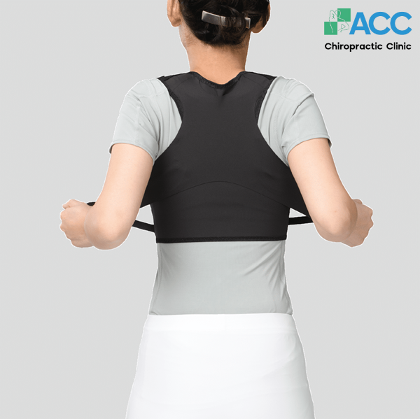 đeo nẹp chỉnh hình cột sống