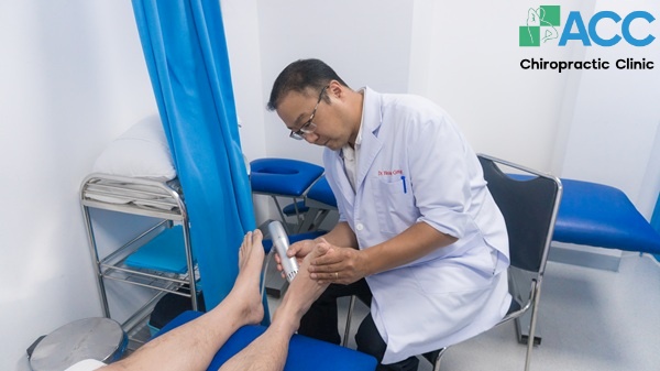 điều trị bong gân bàn chân
