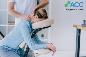 bấm huyệt đau vai gáy