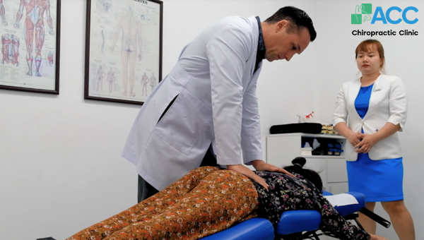 nhói phía sau lưng là bệnh gì