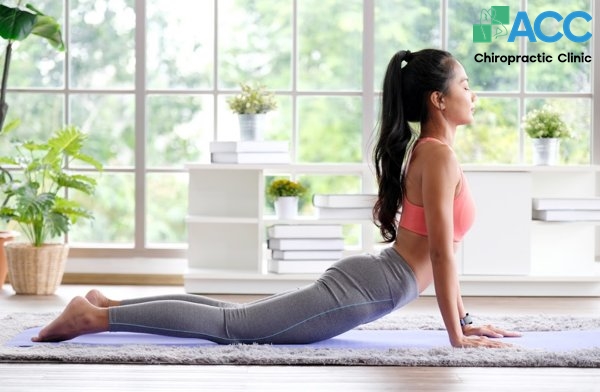 cúi xuống bị đau lưng