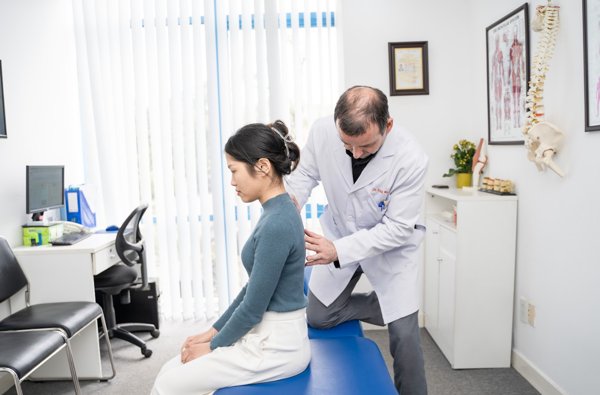 đau vừng thắt lưng là dấu hiệu của bệnh gì