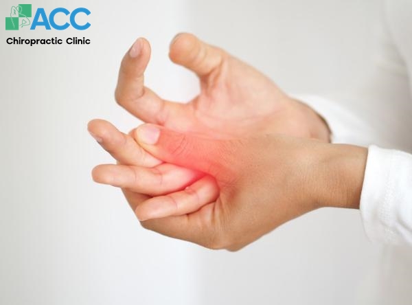 gập ngón tay thì đau