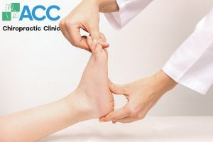 xoa bóp bàn chân bẹt