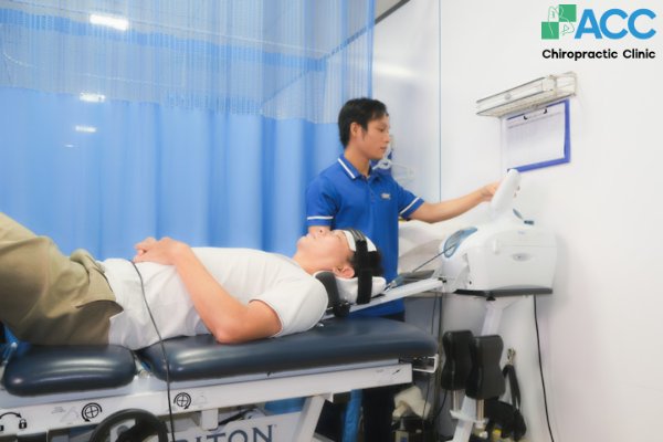 máy kéo giãn cột sống